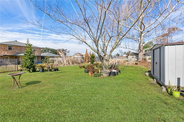 view of yard featuring a shed