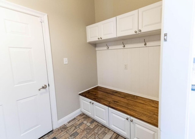 mudroom featuring baseboards