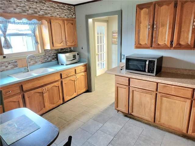 kitchen with sink and decorative backsplash