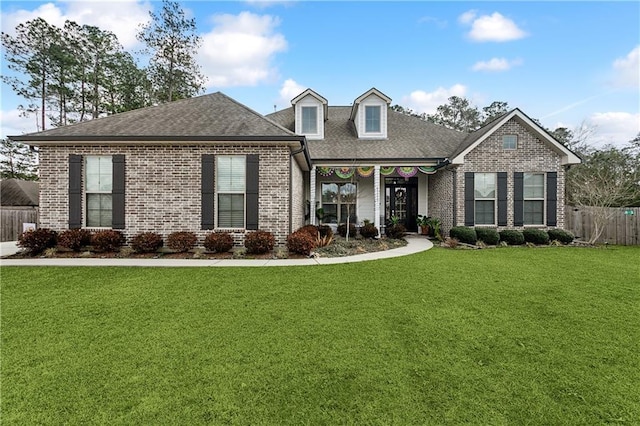 view of front of house featuring a front yard