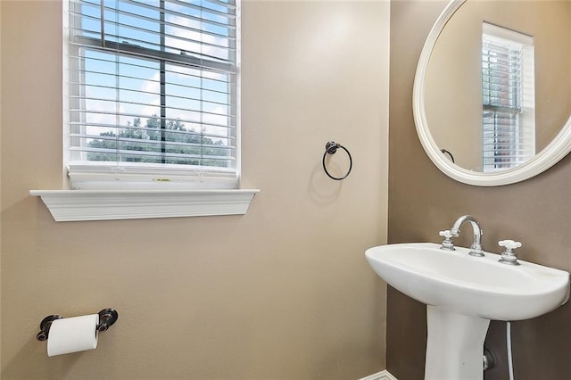 bathroom featuring a sink