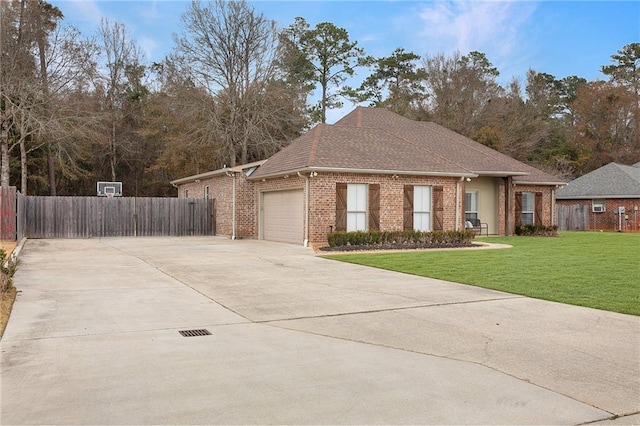 view of front of house featuring a garage and a front yard