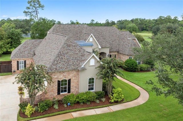 view of front facade with a front lawn