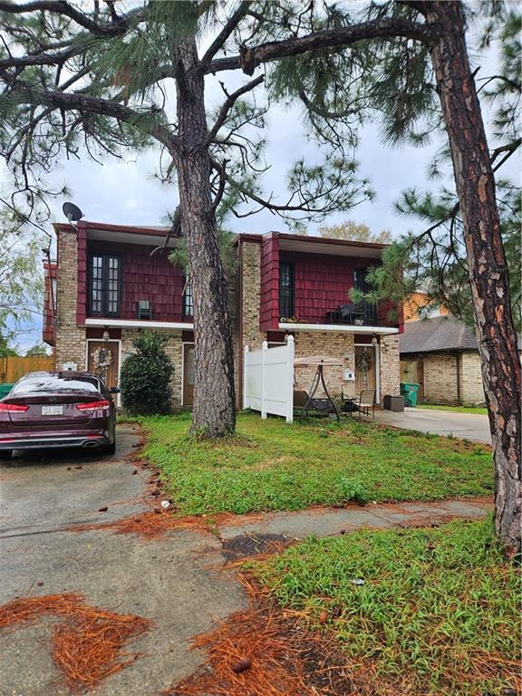 view of front of house with a front yard