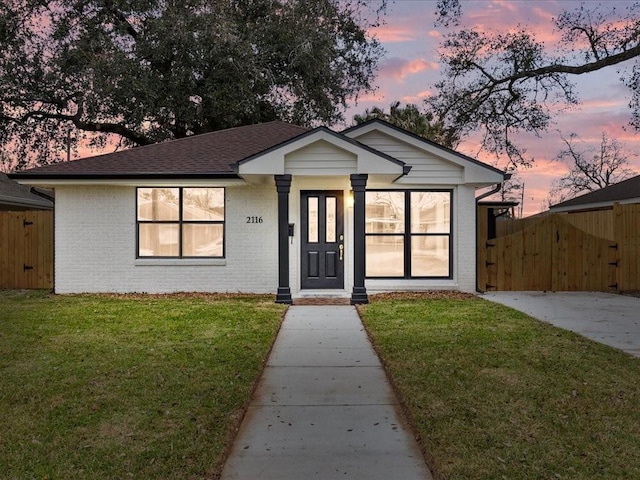 view of front of home featuring a lawn