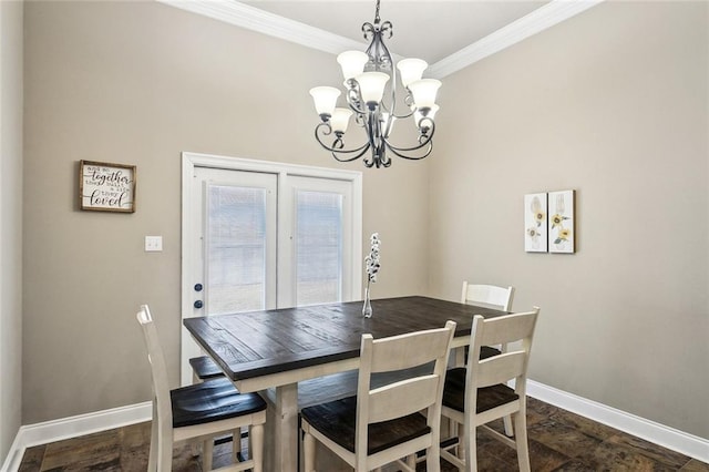 dining room featuring crown molding and an inviting chandelier