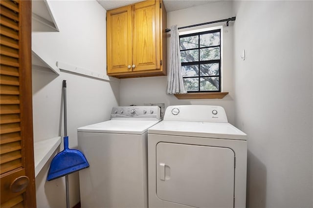 laundry area featuring cabinets and independent washer and dryer