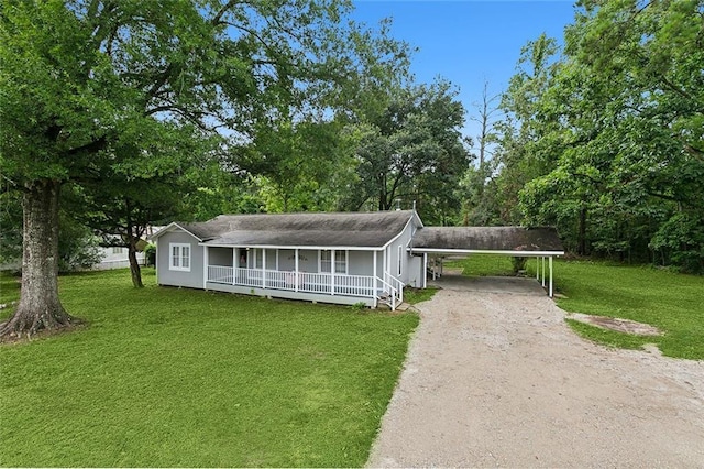 view of front of home with driveway, a porch, and a front yard