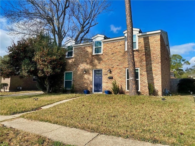 view of front facade with a front yard