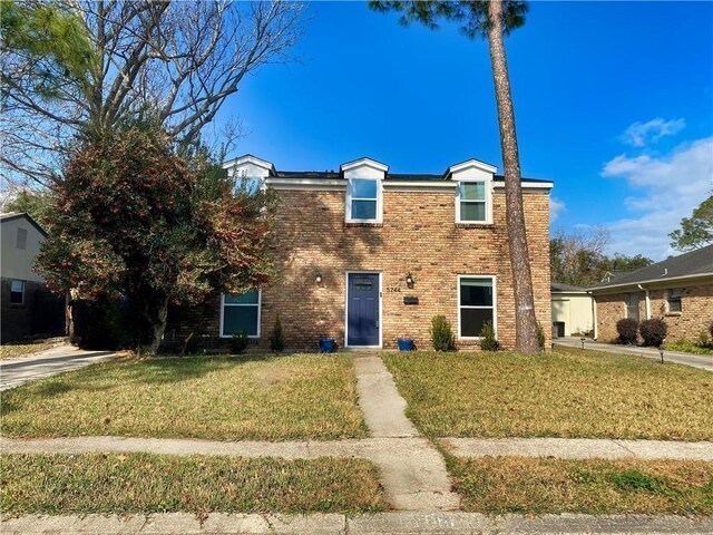 view of front of house featuring a front yard