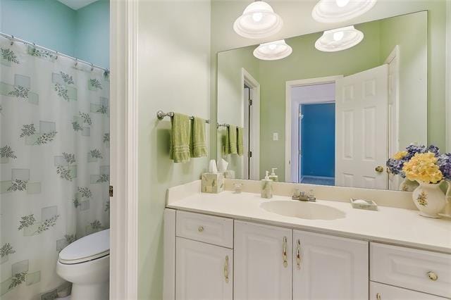 30302 Ashley Dr, Lacombe, LA 70445 - full bath with curtained shower, vanity, and toilet