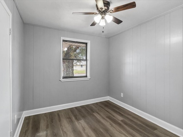 empty room with dark wood-type flooring, ceiling fan, and crown molding