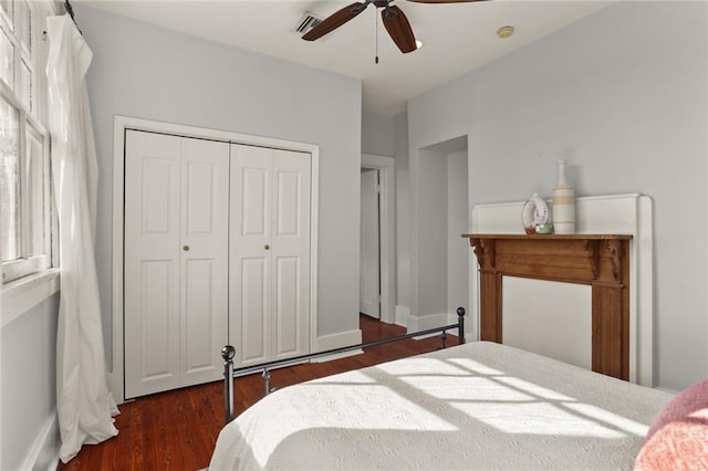 bedroom featuring dark hardwood / wood-style flooring, a closet, and ceiling fan