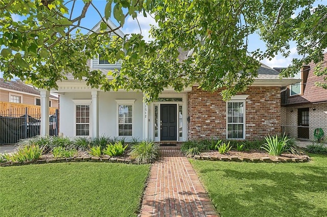 view of front facade with a front yard