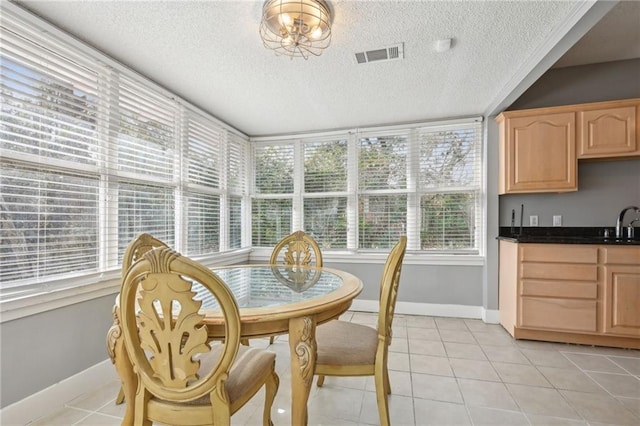 sunroom / solarium with sink