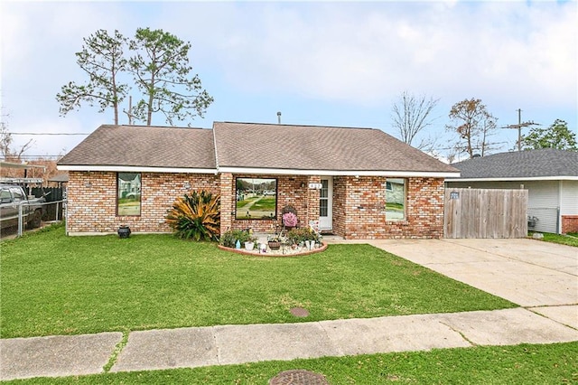 ranch-style home with a front yard