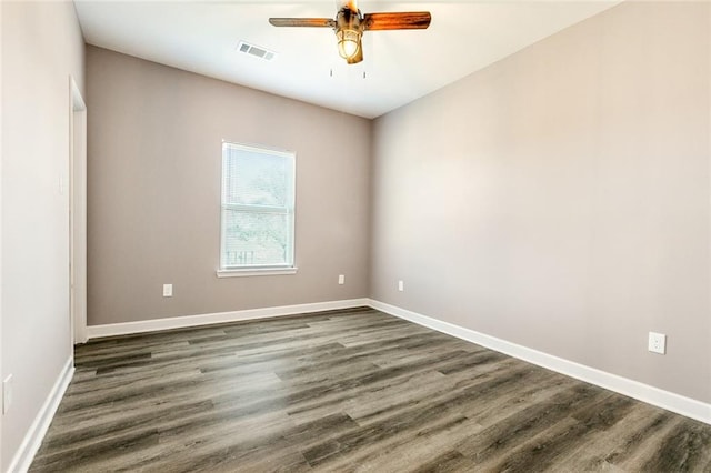 unfurnished room with dark wood-type flooring and ceiling fan