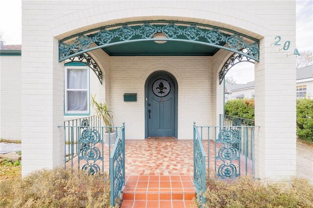 doorway to property featuring covered porch