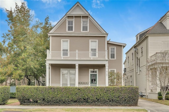 view of front of home featuring a balcony