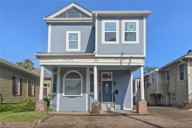 view of front of home with covered porch