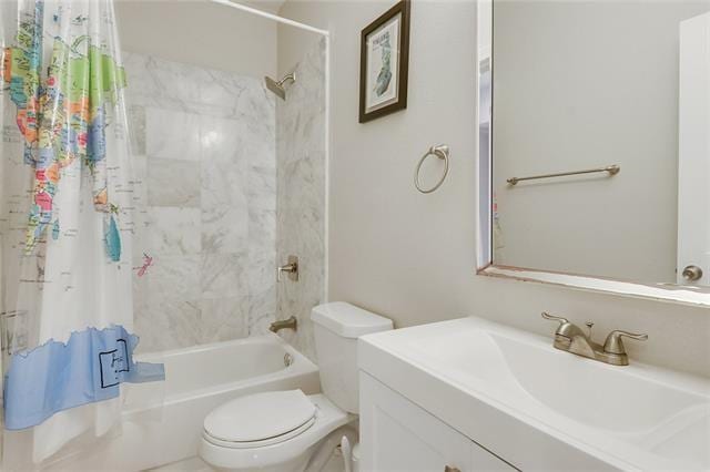 full bathroom featuring shower / tub combo with curtain, vanity, and toilet