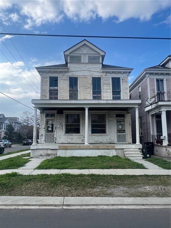 view of front of property featuring covered porch