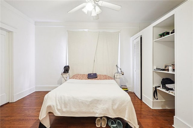 bedroom featuring crown molding, dark hardwood / wood-style floors, and ceiling fan