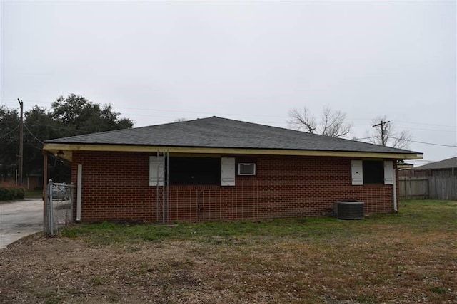 1668 2nd St, Lutcher, LA 70071 - view of side of home featuring a lawn