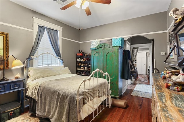 bedroom with dark wood-type flooring and ceiling fan