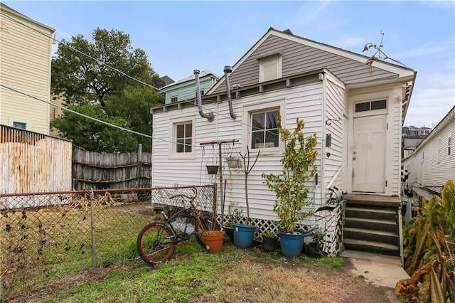 back of house featuring a yard