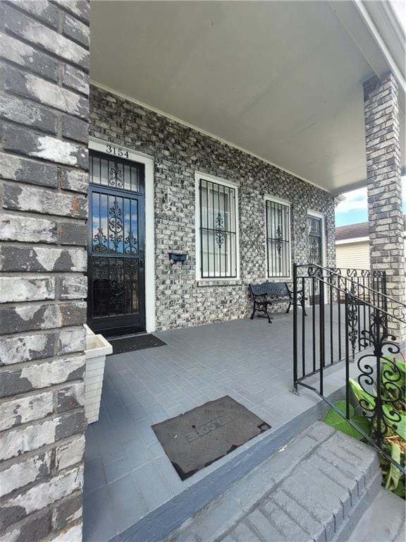 doorway to property with covered porch