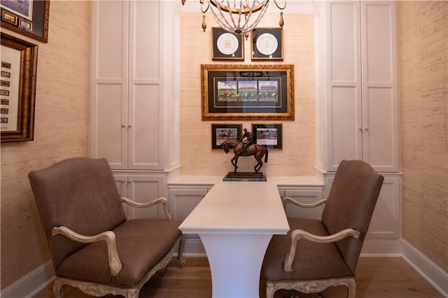 sitting room featuring a notable chandelier