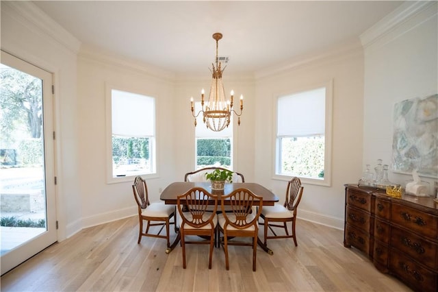 dining space with crown molding, light hardwood / wood-style floors, and a chandelier