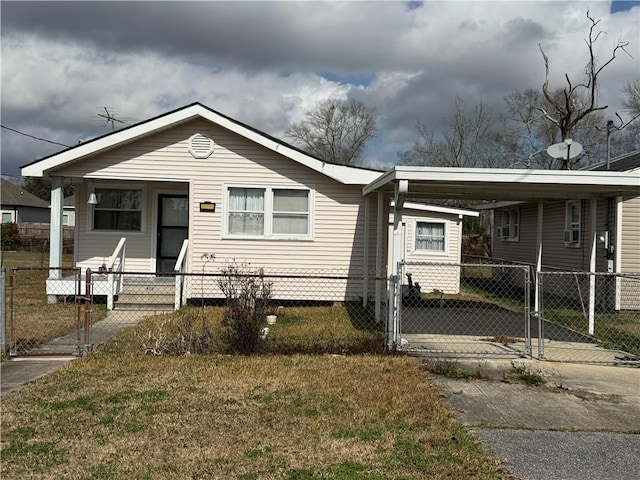 view of front facade featuring a carport and a front yard