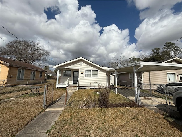 view of front of property featuring a carport and a front lawn