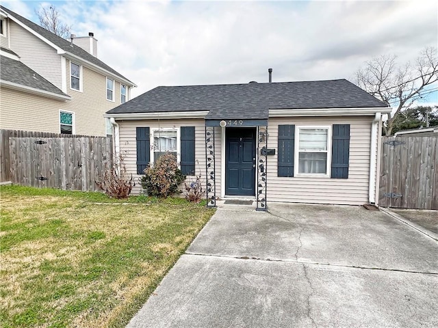 view of front of home with a front yard