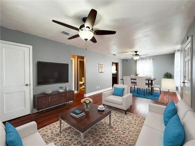 449 Roseland Pkwy, Harahan, LA 70123 - living area featuring a ceiling fan, wood finished floors, and baseboards