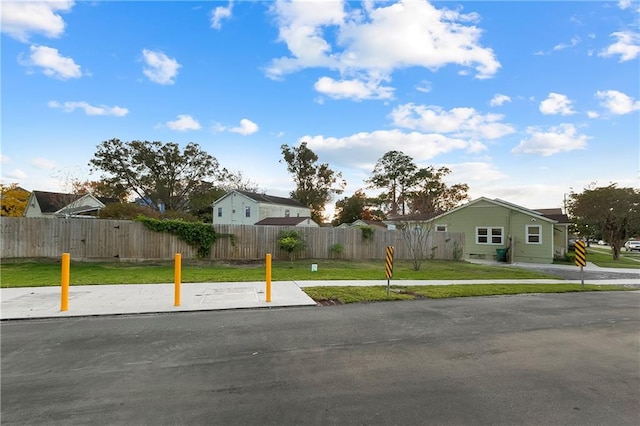 view of front of home with a front lawn