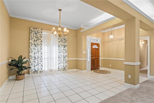 entryway featuring crown molding, a notable chandelier, and light tile patterned floors