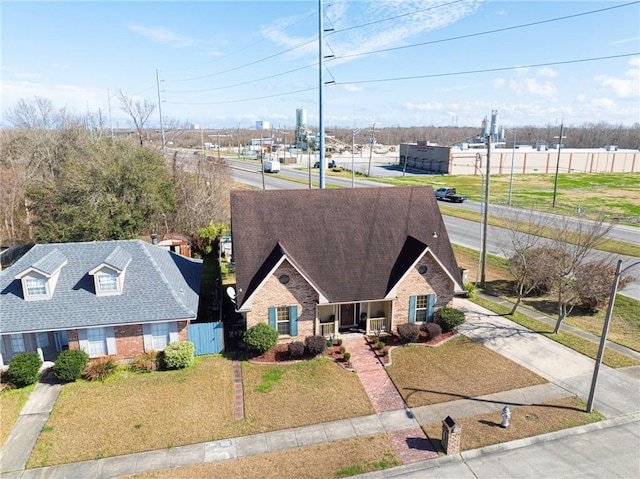 view of front of home featuring a front yard