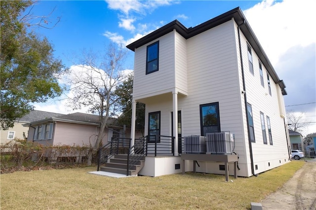 view of front of home featuring a front lawn