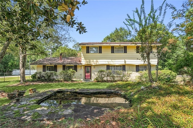 view of front of house with a front lawn