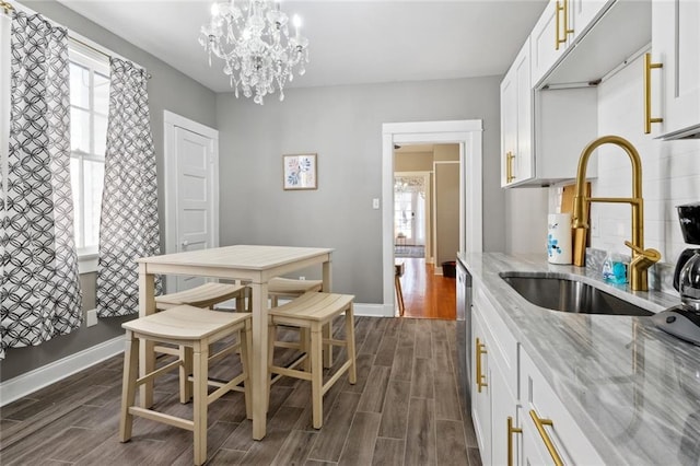 dining room with sink and a notable chandelier