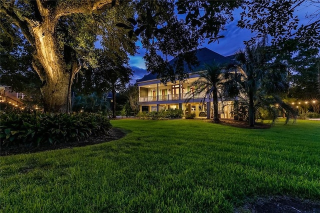 view of yard featuring a balcony