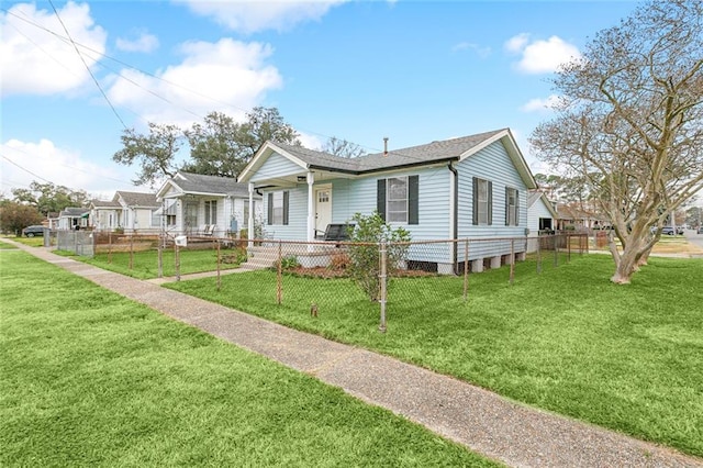 view of front facade featuring a front yard and covered porch