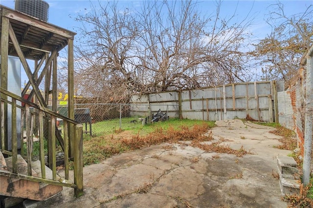 view of yard with a patio area