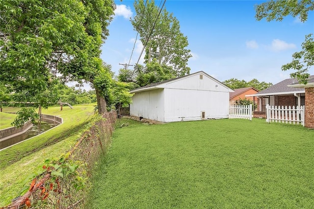 1751 Holiday Dr, New Orleans, LA 70114 - view of yard
