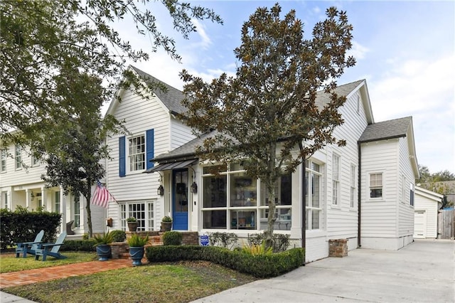 view of front of house with a front yard