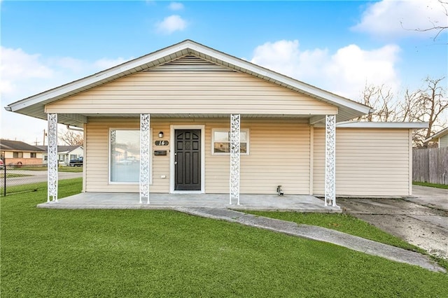 bungalow-style house with a front lawn