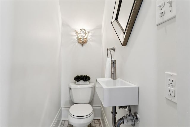 bathroom featuring toilet and sink